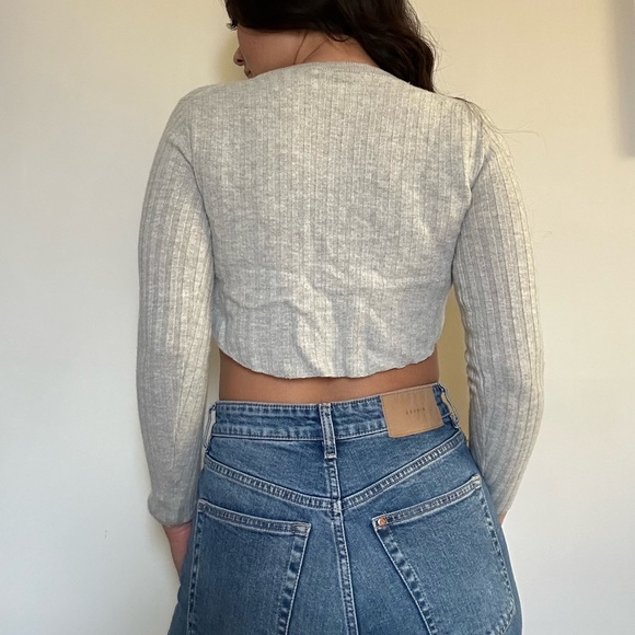 Cropped Gray Sweatshirt - Picture 2 of 2